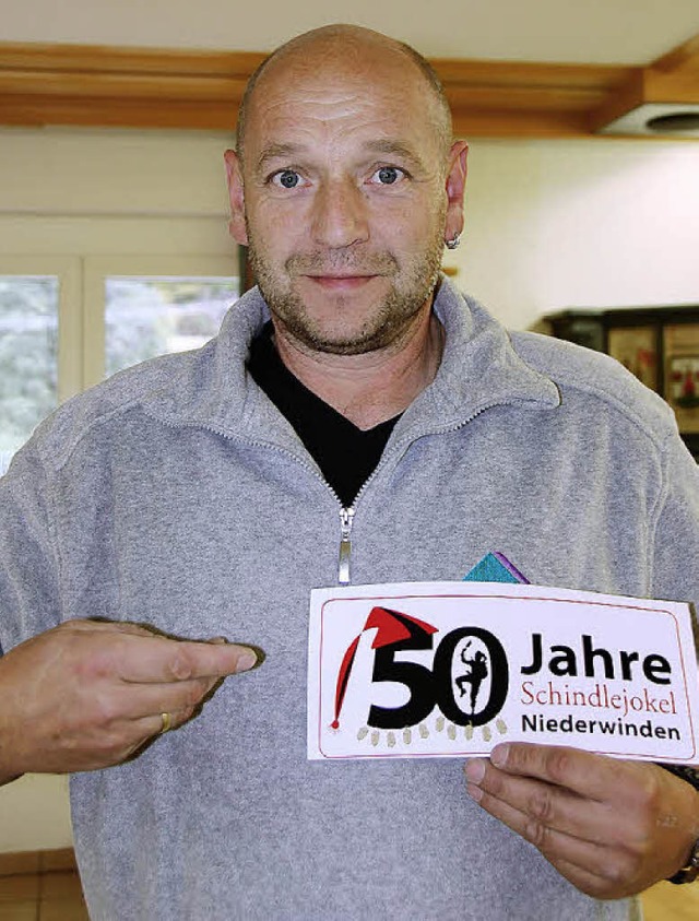 Zunftmeister Manfred Tritschler stellt...o der Niederwindener Narrenzunft vor.   | Foto: Elfriede Mosmann