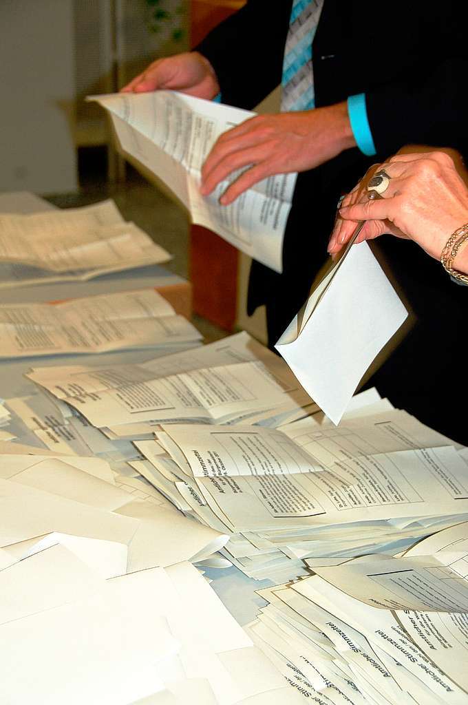 ...von den insgesamt 13.814 Wahlberechtigten traten 8045 an die Urne, was einer Beteiligung von 64,24 Prozent entspricht.