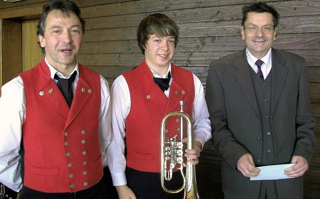 neue Trompete spenden die Stomer Saig dem Muskikverein sAig  | Foto: Ursula Schmidt