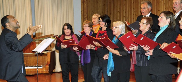 Der neue brasilianische Dirigent Giulh... Konzert zeigte, auch  beim Publikum.   | Foto: Dagmar Barber