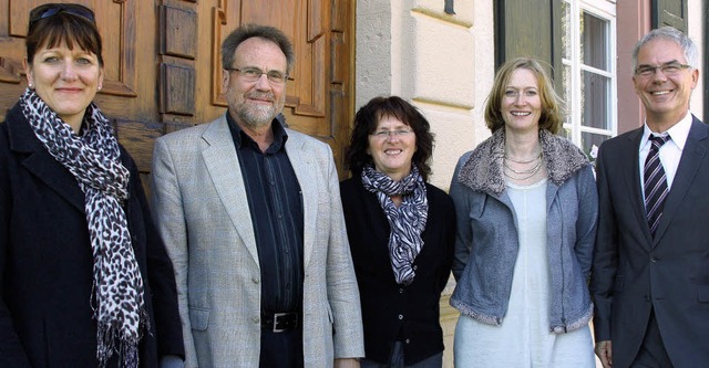 Kerstin Andreae (zweite von rechts) be... rechts Brgermeister Rainer Mosbach.   | Foto: Silvia Faller