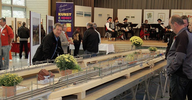 Der Denzlinger Bahnhof en miniatur war...er Hobbyschau im Glottertal zu sehen.   | Foto: Christian Ringwald