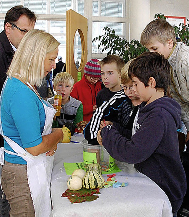 Die Kinder des Vereins verkauften eifrig Lose.   | Foto: Frey