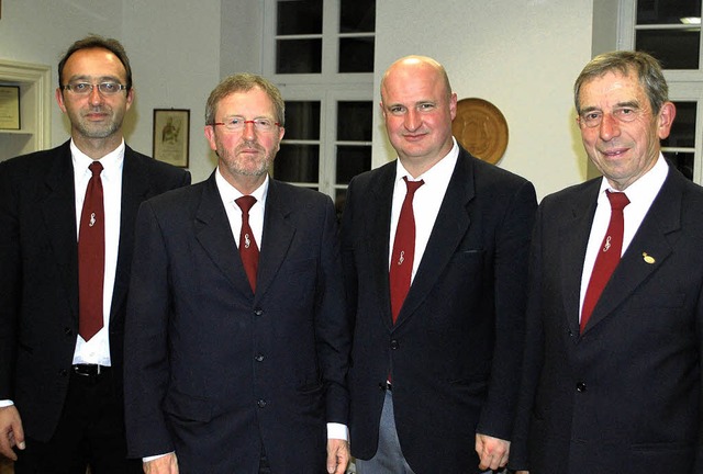 Der Vorstand des Oberrotweiler Sngerb...r) und Michael Hinterseh (Rechner) an. 