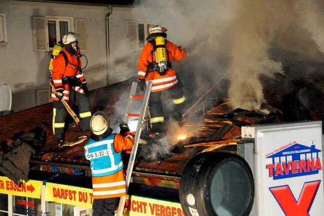 Fotos: Grobrand in Offenburg zerstrt Imbiss und Pizzeria