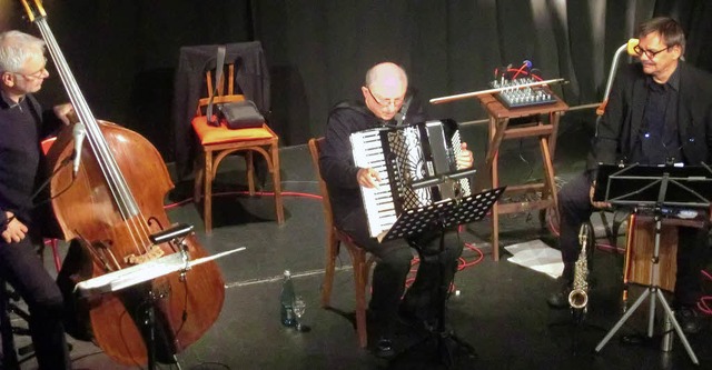 Stefan Rheidt, Stefan Pflaum und Raimu...rem Gastspiel in der Riegeler Kumedi.   | Foto: Christiane Franz