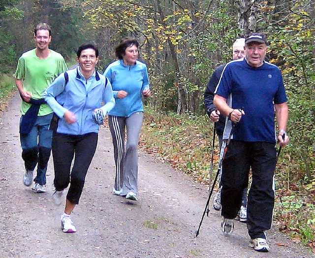 Prchtig bunte Herbstwlder belohnten ...hons des TuS-Lauftreff fr ihre Mhen. 