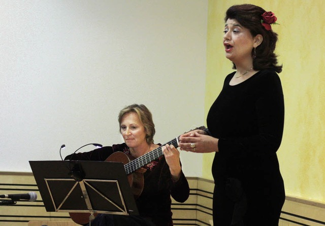 Auftritt in Wettelbrunn: Elisabeth Wieninger (links) und Wilma Rueda 