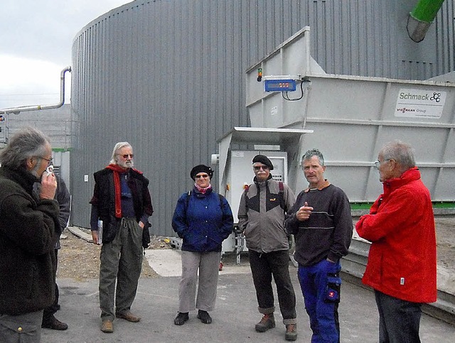 Konzentriert hren die Teilnehmer der ...gasanlage in Bonndorf-Boll beschreibt.  | Foto: Privat