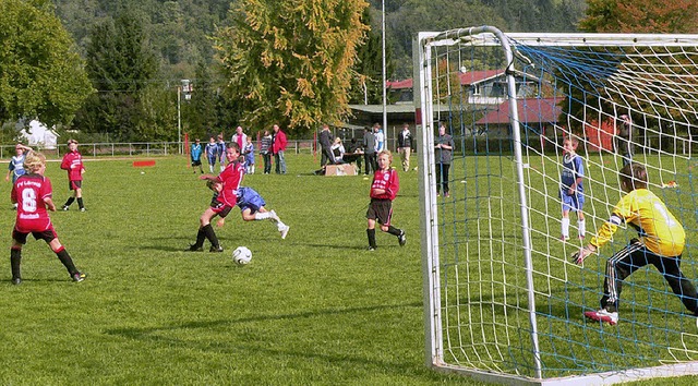 Jugendspiel gegen Brombach  beim Familienerlebnistag des TuS.   | Foto: Diehl