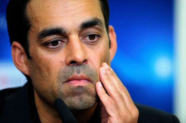 Au Backe! Robin Dutt gefllt nicht, da... von Bayer Leverkusen nachgesagt wird.  | Foto: AFP
