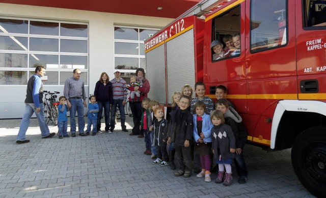 Die kleinen Besucher des Tages der off...lem ber eine Fahrt im Feuerwehrauto.   | Foto: Melanie Rest