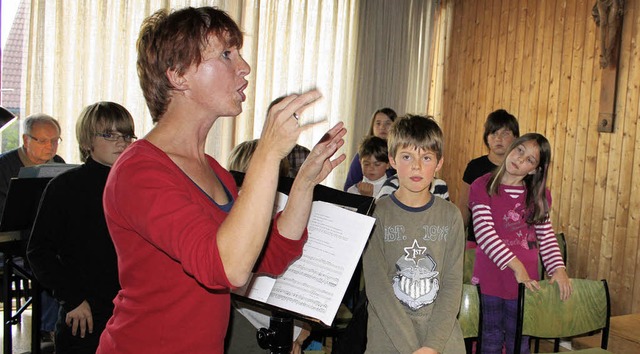 Sabine Zausig nimmt den letzten Feinsc... -snger fr das Musical Nachhall vor. 