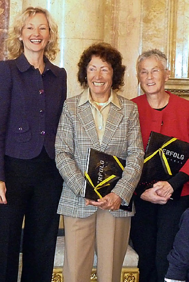 Roswitha Schffler (von rechts) bei de...sterin Gabriele Warminski-Leitheuer.   | Foto: privat