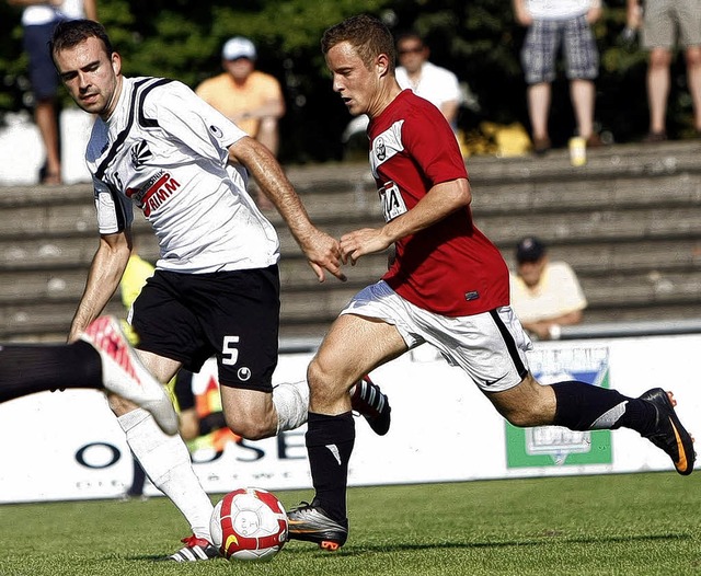 OFV-Strmer Christian Seger (rechts) i...che wieder ins Training eingestiegen.   | Foto:  Faruk nver (Archiv)