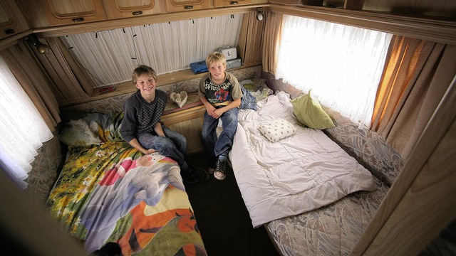 Blick in das Schlafabteil im Wohnwagen...rkuskinder Dominik und Jessy Weisheit   | Foto: Bastian Henning