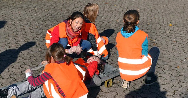 Schler retten Schler &#8211; ben macht sichtlich Spa.   | Foto: thw