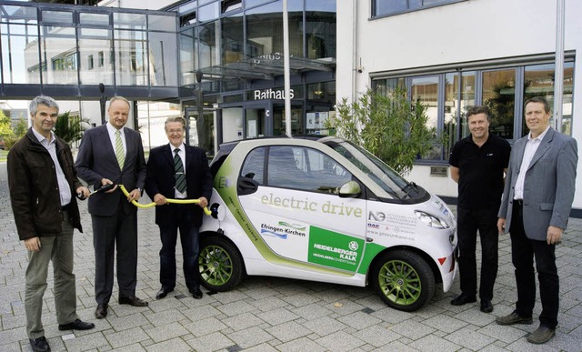 Dank  Sponsoren fhrt der Werkhof in E...h und Kalkwerksleiter Peter Leifgen.    | Foto: Schopferer