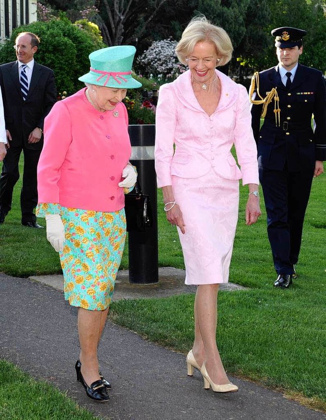 Ladys in Pink: die Queen und Julia Gillard  | Foto: dpa