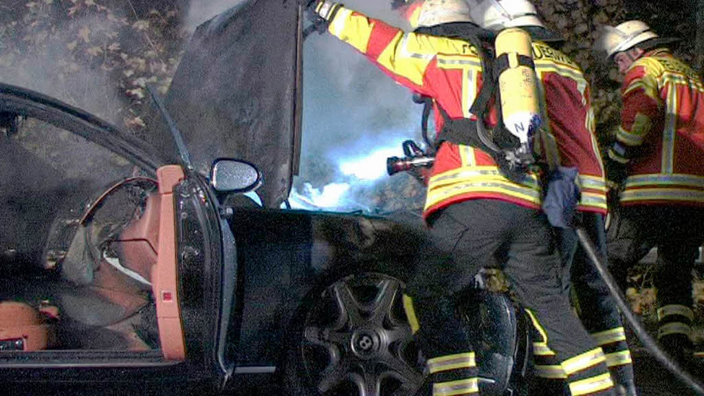 Auto rast in Lastwagen - Fahrer schwer verletzt