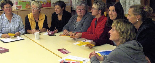 Claudia Ossa vom Landfrauenverband Sd...e Interessierten ber die Ausbildung.   | Foto: Karin Steinebrunner