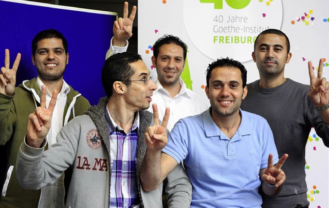 Freuen sich ber die neue Freiheit in ...lmajob, Ibrahim Makhlouf (von links).   | Foto: Thomas Kunz
