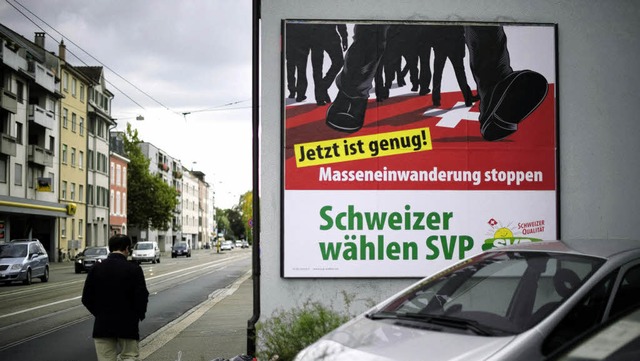 Die SVP hat &#8211;  wie gehabt &#8211...er direkt hinter dem Zoll in Riehen.    | Foto: AFP