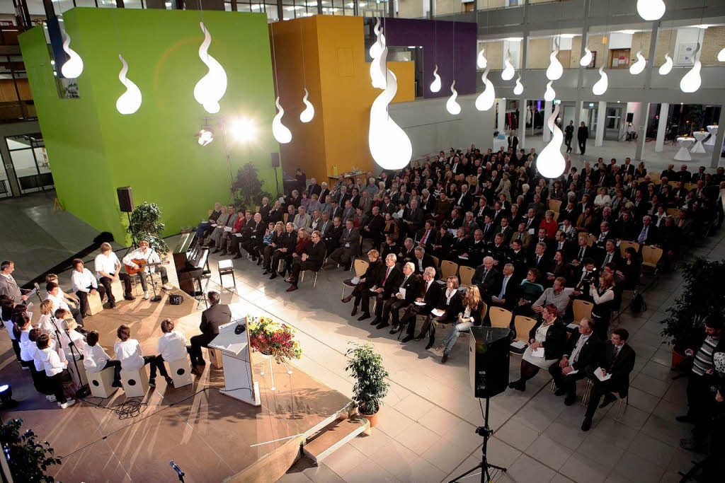 Den richtigen Rahmen fr die Geburtstagsfeier gab die neue Mensa des Max-Planck-Gymnasiums.