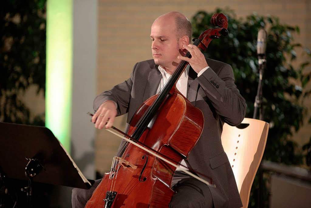 Frank Michael Guthmann brillierte mit Stzen aus Bachs  vierter Suite fr Violoncello.