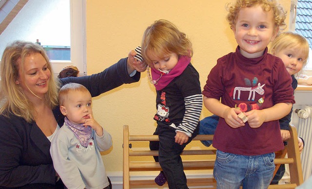 Gute Stimmung in der Kinderkrippe Mari...ag wird in einem Zimmer geklettert ...  | Foto: Andrea Gallien