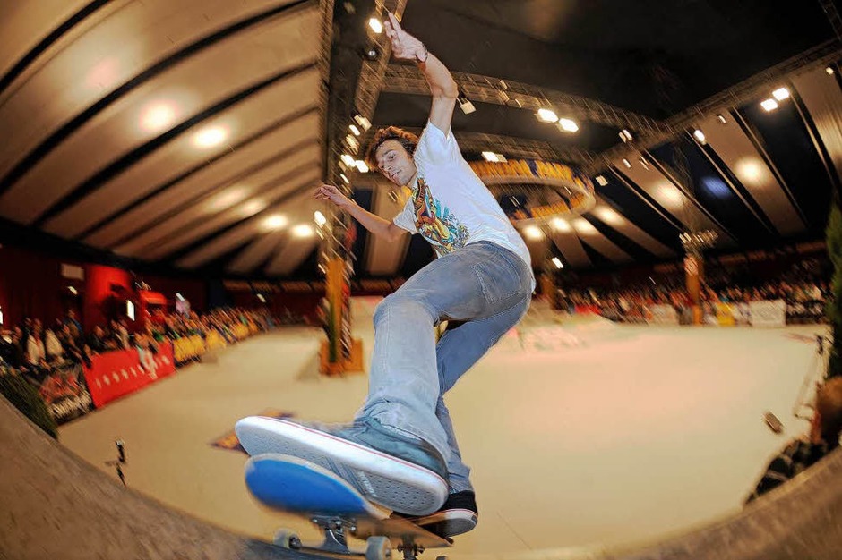 Künstler auf dem Rollbrett in Aktion (Foto: dpa) Künstler auf dem Rollbrett in Aktion (Foto: dpa)