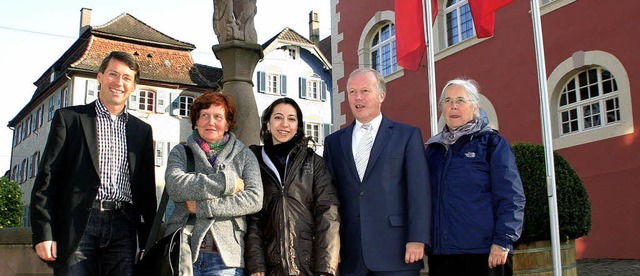 Elvia Campos-Kanzler aus Colonia Tovar...eordnete  Peter Wei und  Aline Jung.   | Foto: erika sieberts