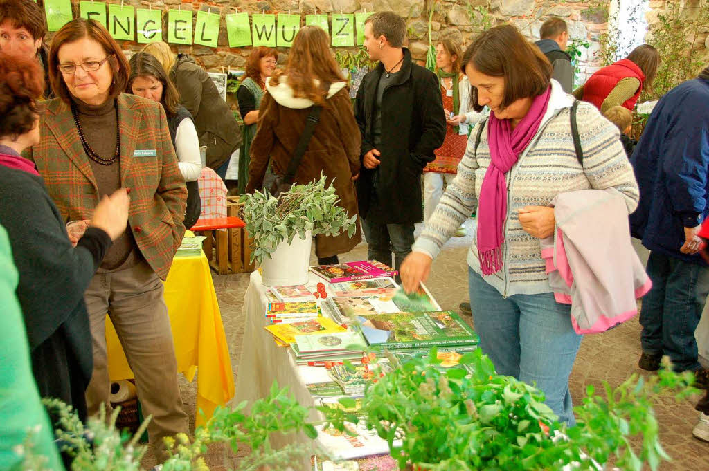 Viel Zuspruch fanden die 1. Badischen Krutertage in der neu renovierten Klosterscheune in Oberried.