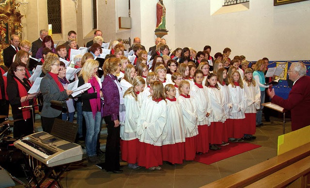 Zum Abschluss des Kirchenkonzertes traten alle Akteure gemeinsam auf 