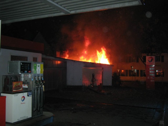 Brand eines Gerteschuppens an der B3 in Kenzingen 