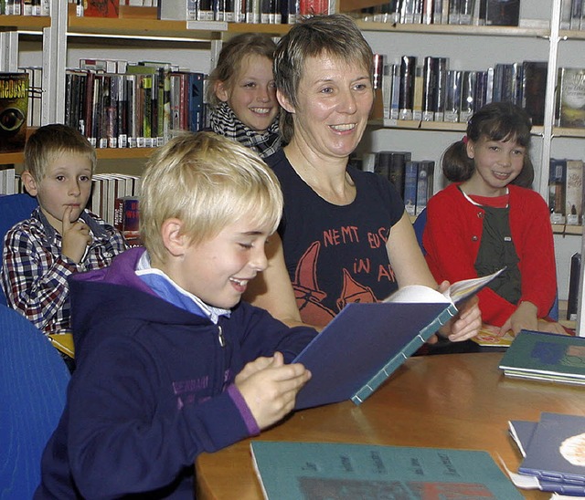 Buchkinder lesen aus eigenen Werken.   | Foto: Heidi Fssel