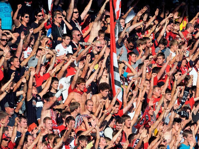 Zwischen Fans des SC Freiburg und der ...t es zu Auseinandersetzungen gekommen.  | Foto: dpa