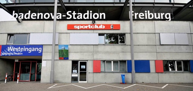 Die Schriftzug wird bald Geschichte se...rena heit knftig Mage-Solar-Stadion.  | Foto: Ingo Schneider