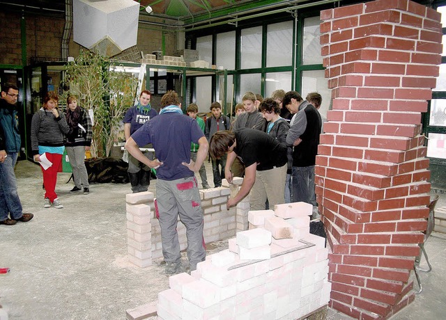 Der Nachwuchs von heute ist das Fundam...igen Berufschancen in der Baubranche.   | Foto: Heiner Fabry