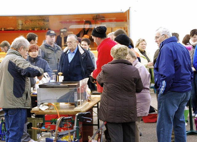 Da kommt der Grillmeister ins Schwitze...n Markttag in diesem Jahr in Raitbach.  | Foto: Edgar Steinfelder