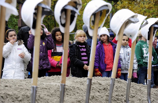 Spatenstich fr die Erweiterung der Freien Christlichen Schule.   | Foto: ingo schneider