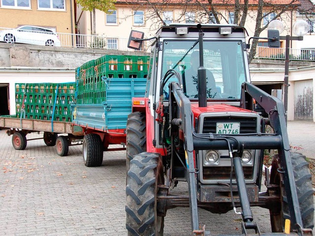 5000 Liter Apfelsaft wurden in der Sparkasse angeliefert.  | Foto: Juliane Khnemund