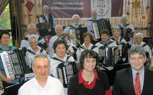 Der Handharmonika-Verein Wolfenweiler-...den Ralf Brgelin beim Herbsttreffen.   | Foto: Anne freyer