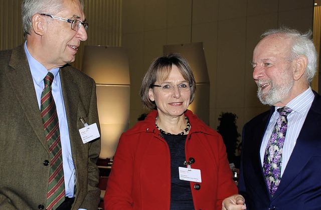 Ernst-Ulrich von Weizscker (r.) im Ge...er informieren sich ber Pumpanlagen.   | Foto: Fotos: Siefke