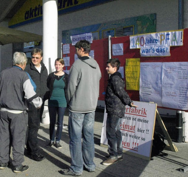 Zehntklssler der Schule Grwihl hatte... dem Edekamarkt ber ihre Erkenntnisse  | Foto: Karin Stckl-Steinebrunner
