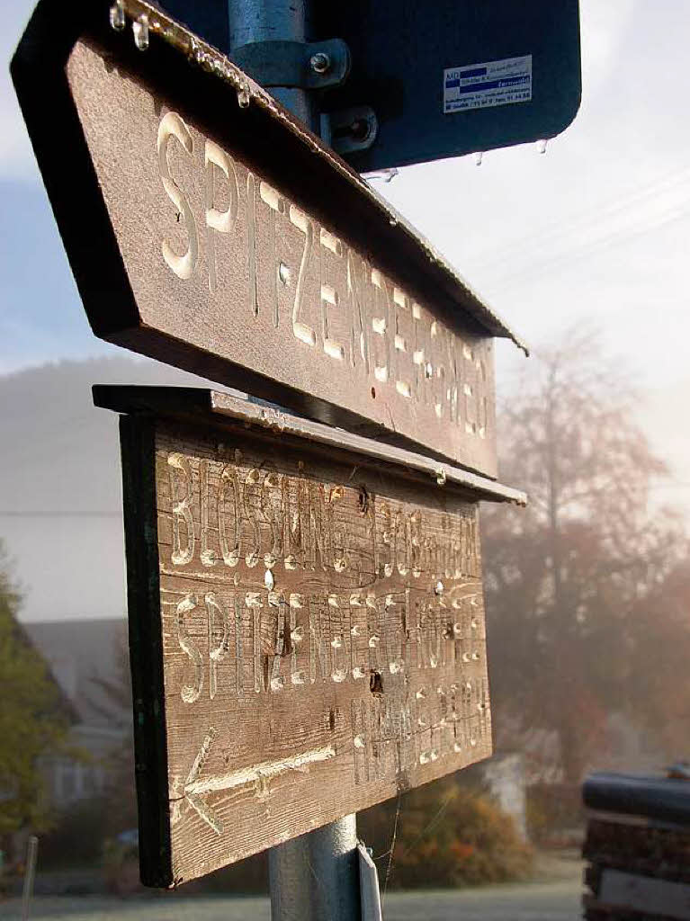 Wer einen tollen Blick auf die Nebellandschaft haben will, muss diesem Wegweiser folgen. Wer einen tollen Blick auf die Nebellandschaft haben will, muss diesem Wegweiser folgen.