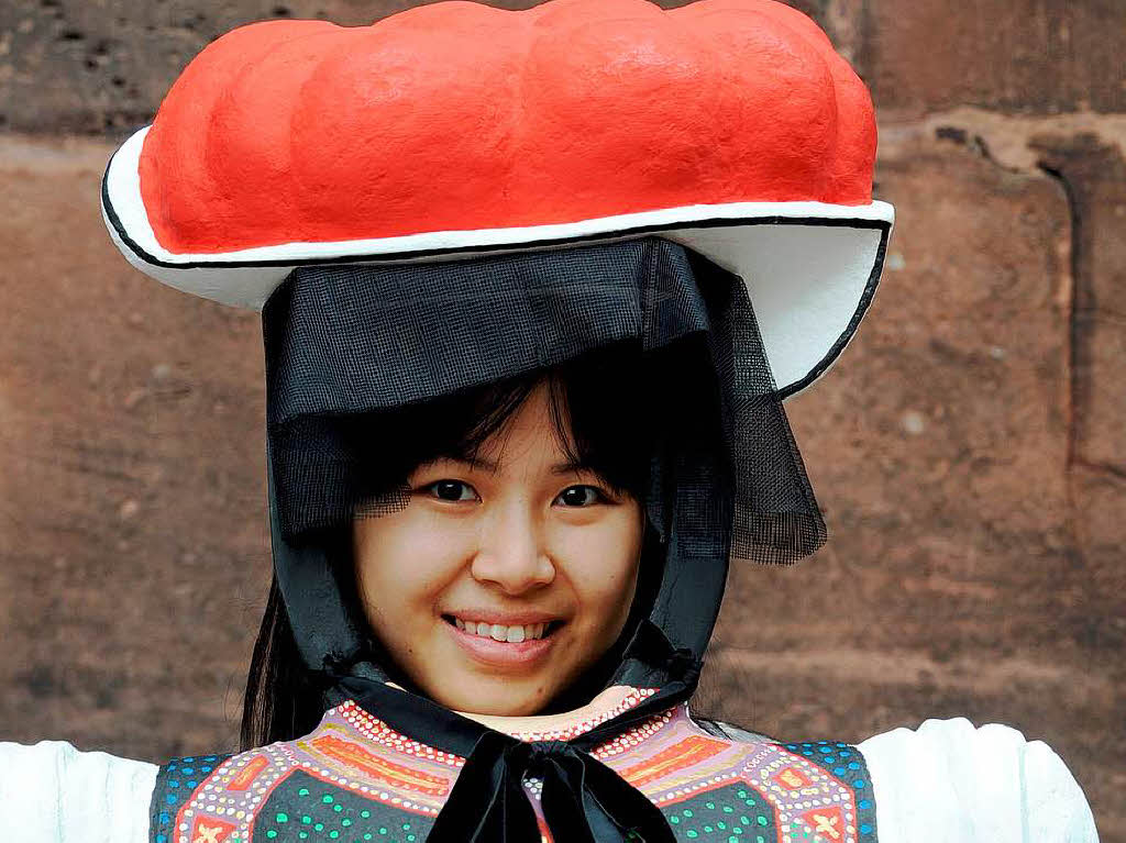 Sie hat eine weitere Reise hinter sich: Boat Cen kommt aus China – nicht nur, um sich in Schwarzwaldtracht fotografieren zu lassen.