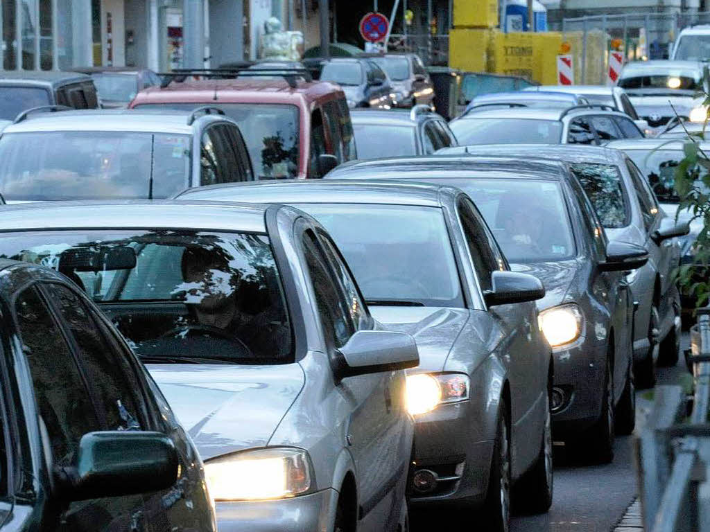 102.863 sind nach Angaben des statistischen Bundesamtes in Freiburg zugelassen. 80 088 sind Personenkraftwagen. Dazu kommen...