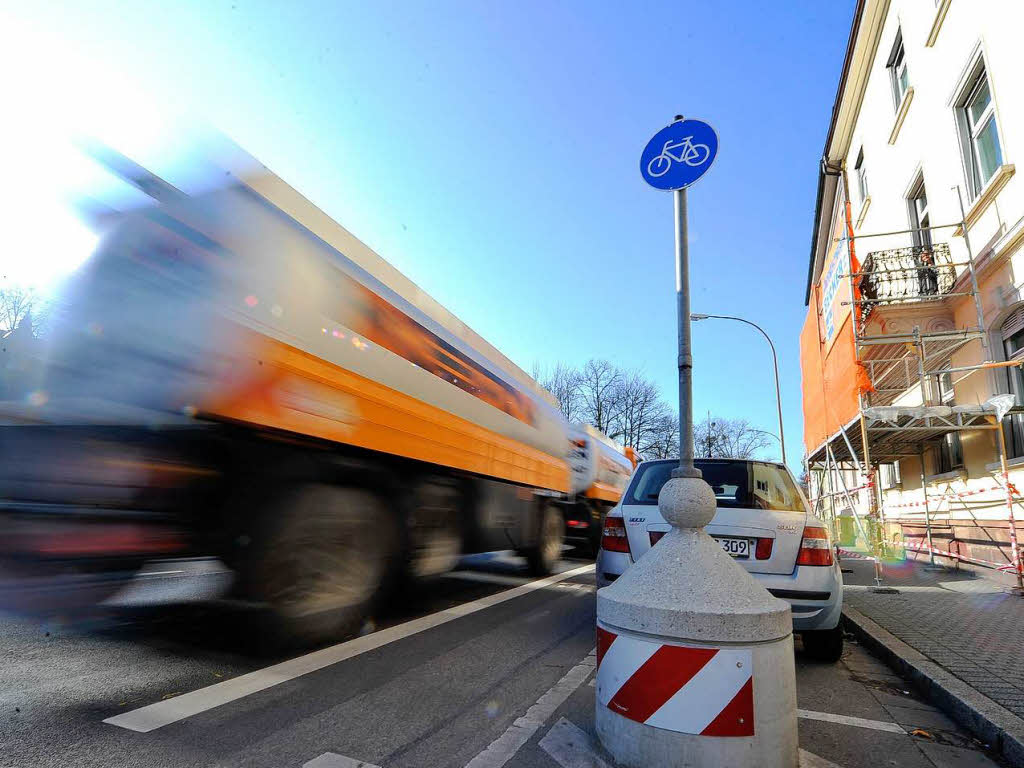 ...insgesamt 5406 Lastkraftwagen...