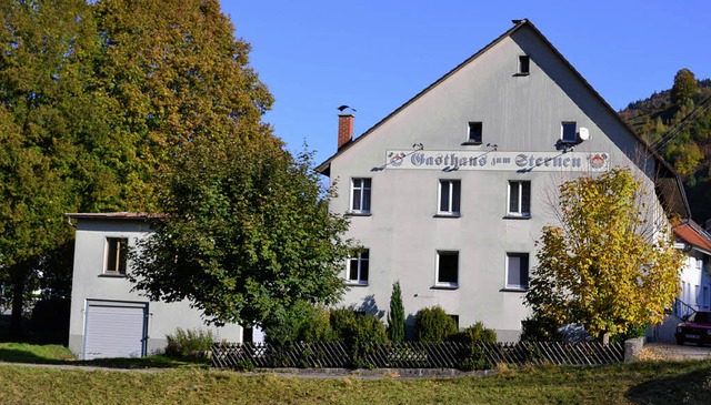 Das ehemalige Gasthaus &#8222;Sternen&...hnhaus mit Metallbaubetrieb umnutzen.   | Foto: Paul Berger